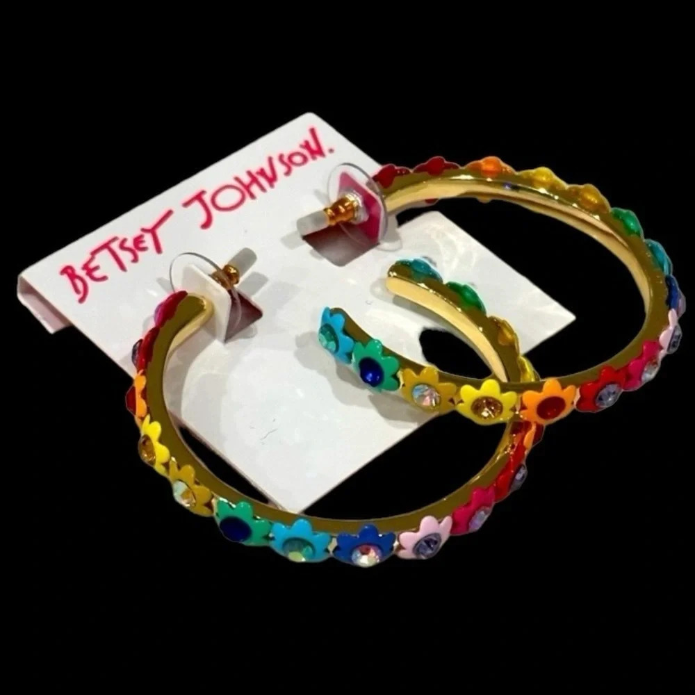 BETSEY JOHNSON One Love 3D Rainbow PRIDE Flower Blossom Hoop Earrings NEW NWT - Picture 7 of 11